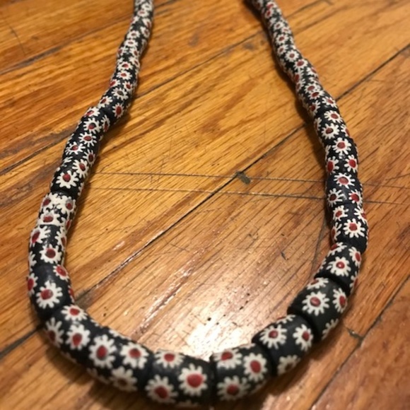 South African Market! Jewelry - Hand-made Daisy South African Beaded Necklace